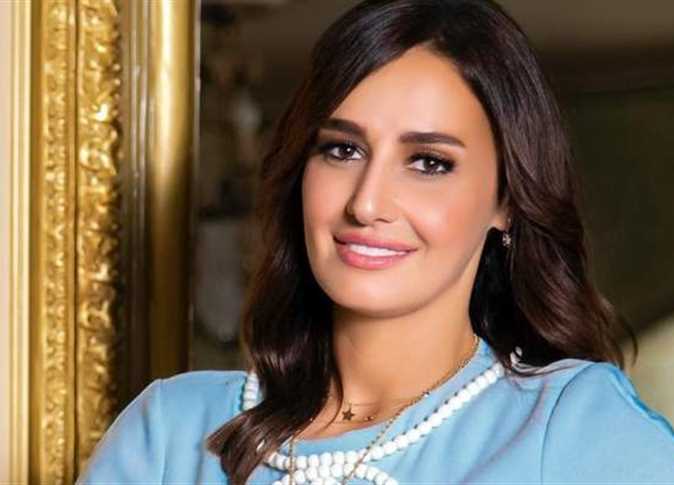 بعد خلعها الحجاب.. أشرف زكي يحسم قرار عودة حلا شيحة للتمثيل