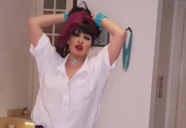 ميرهان حسين مُبهرة بتقليد فيفي عبده والأخيرة تَرُدّ