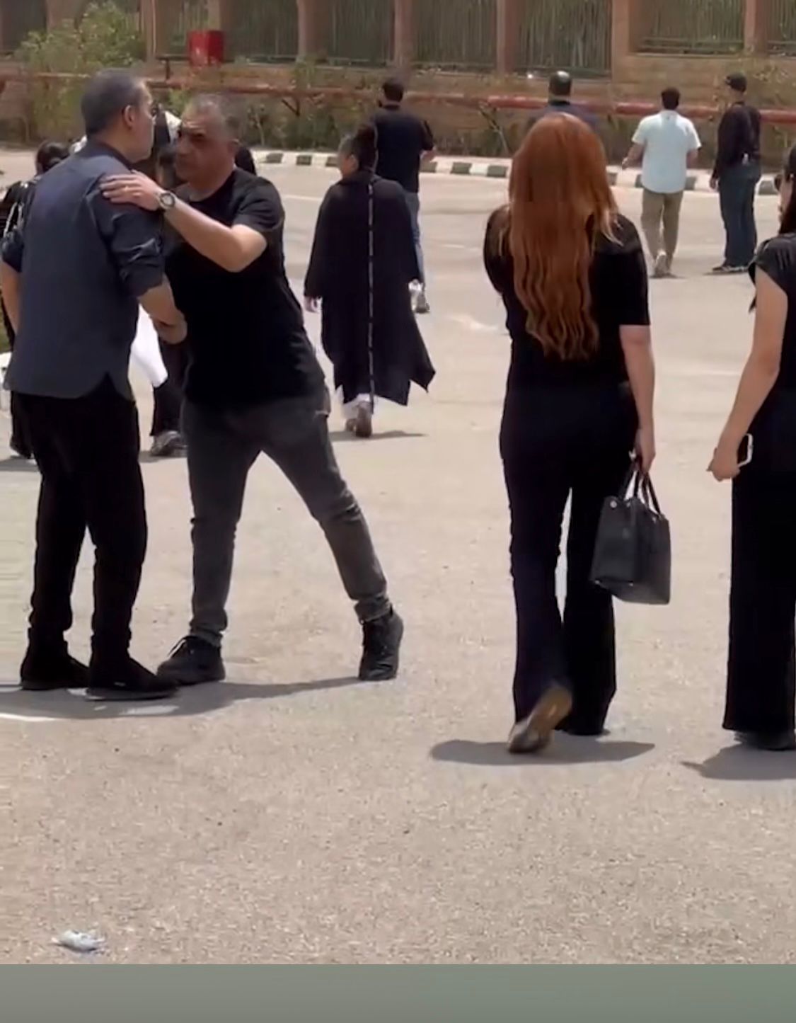 الظهور الأول لـ كارول سماحة من جنازة زوجها وليد مصطفى
