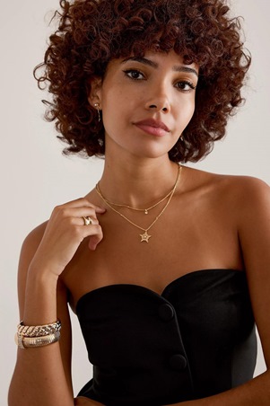 إليك لمسة سحرية لإطلالاتك في موسم الأعياد