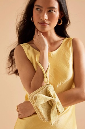 إليك لمسة سحرية لإطلالاتك في موسم الأعياد