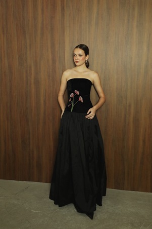 اختياراتنا لفساتين سهرة جريئة لموسم الأعياد