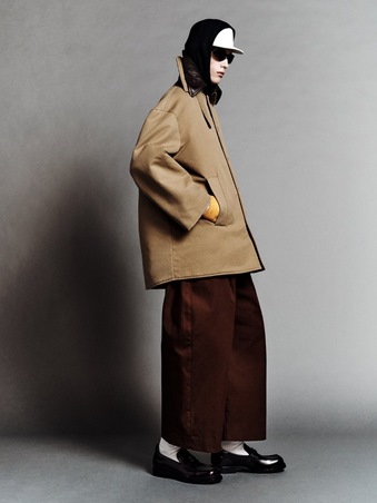 Balenciaga في زمن بيشيولي: راحة ذكية بملامح معاصرة