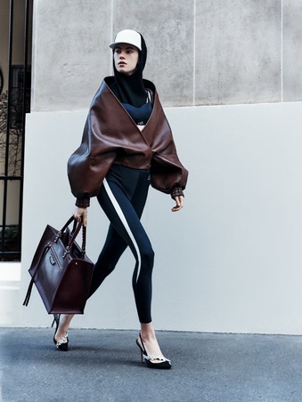 Balenciaga في زمن بيشيولي: راحة ذكية بملامح معاصرة