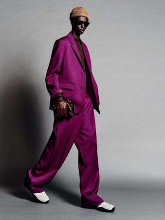 Balenciaga في زمن بيشيولي: راحة ذكية بملامح معاصرة