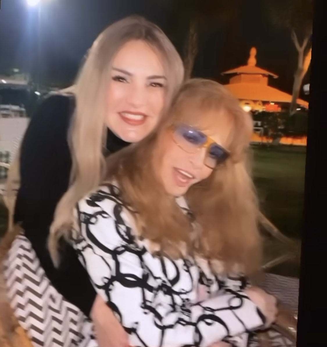 بعد غياب ظهور نيللي برفقة ابنة شقيقتها فيروز