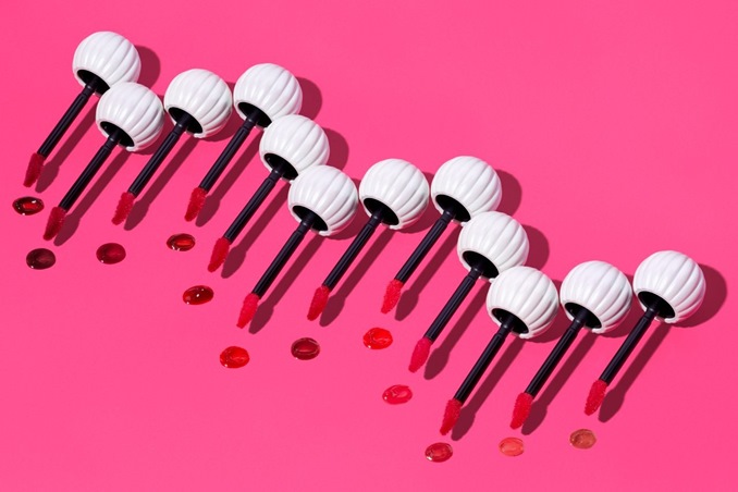 2016  مقابل 2026: عقد من تحوّل صيحات المكياج مع  Benefit Cosmetics