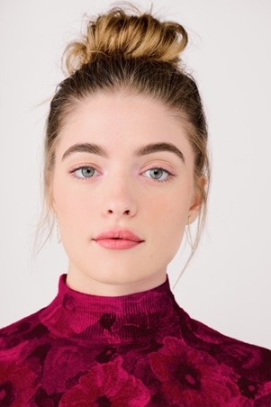 2016  مقابل 2026: عقد من تحوّل صيحات المكياج مع  Benefit Cosmetics