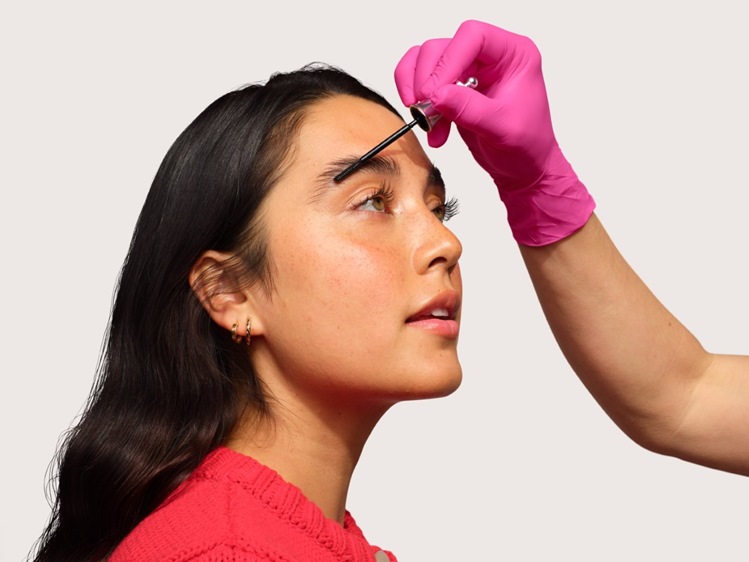 Benefit  ترتقي بجمال إلى مستوى جديد… مع حواجب مثالية ولمسة لا تُقاوم!