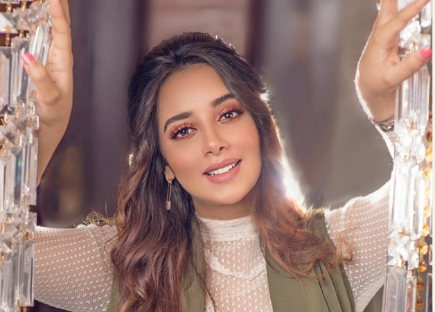 الحرب تشتعل بين فجر السعيد وبلقيس... وفنّانة تتدخّل: «ما حدث وقاحة»