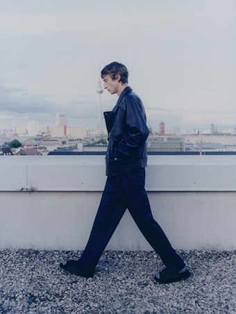 من برلين إلى خزانتك الشتوية: مجموعة BIRKENSTOCK 1774 تحتفي بالأناقة الدافئة