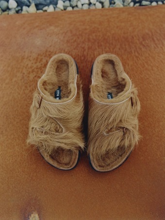 من برلين إلى خزانتك الشتوية: مجموعة BIRKENSTOCK 1774 تحتفي بالأناقة الدافئة