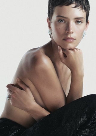 ياسمينة أرماني… لمسة الشرق التي تُضيء إطلالتك في موسم الأعياد