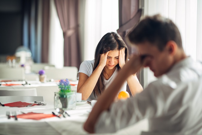 5 إشارات تحذيرية تخبركِ أنكِ في علاقة غير مناسبة