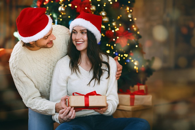 3 أسباب وراء توتر زوجك في موسم الأعياد والاحتفالات