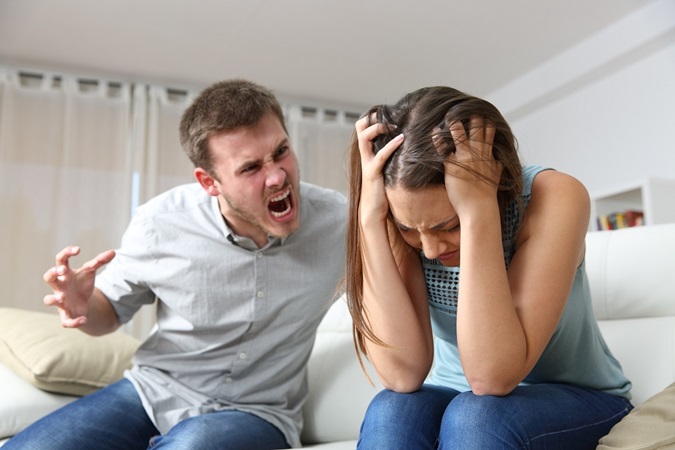 5 إشارات تدل على أنكِ في علاقة سامة