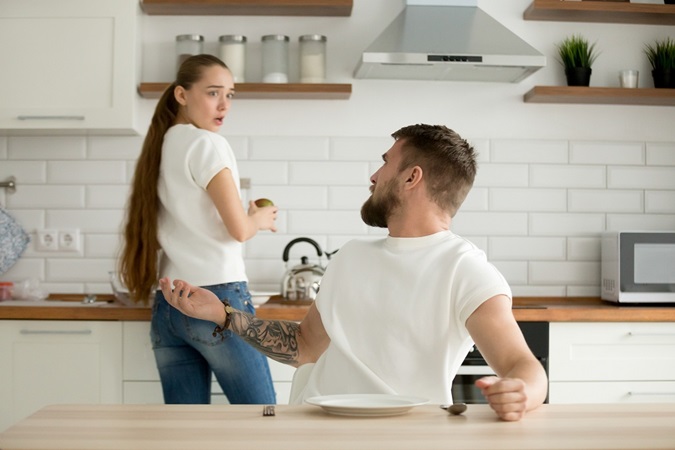 5 إشارات تدل على أنكِ في علاقة سامة