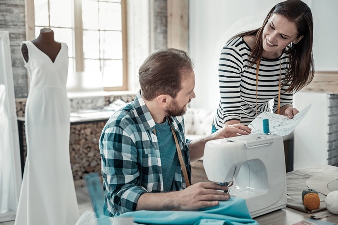 5 نصائح تفيدك إذا قررتِ الزواج من زميلك بالعمل