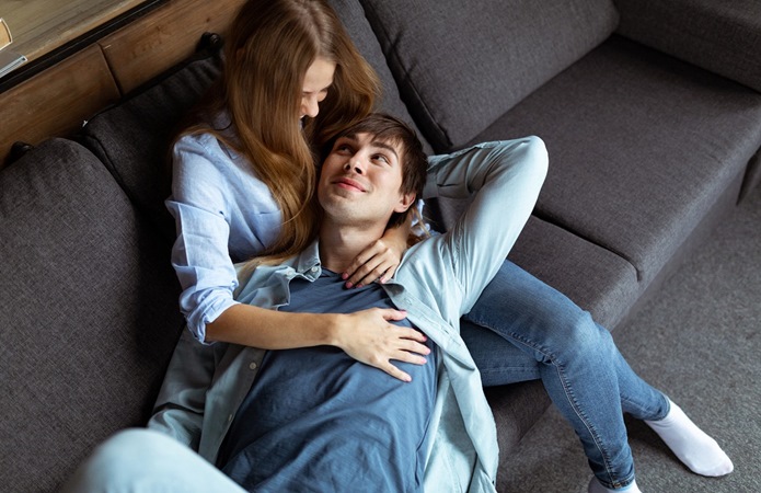 إليكِ 10 طرق لمغازلة زوجك