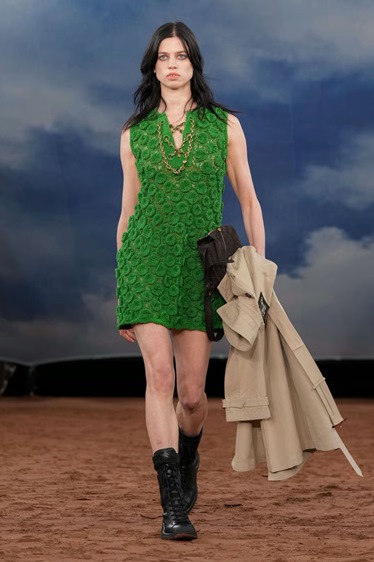 الموضة والموسيقى في مجموعة Burberry لصيف 2026