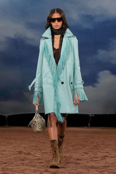الموضة والموسيقى في مجموعة Burberry لصيف 2026