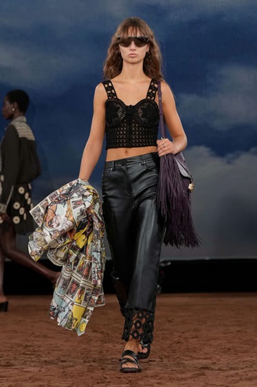 الموضة والموسيقى في مجموعة Burberry لصيف 2026