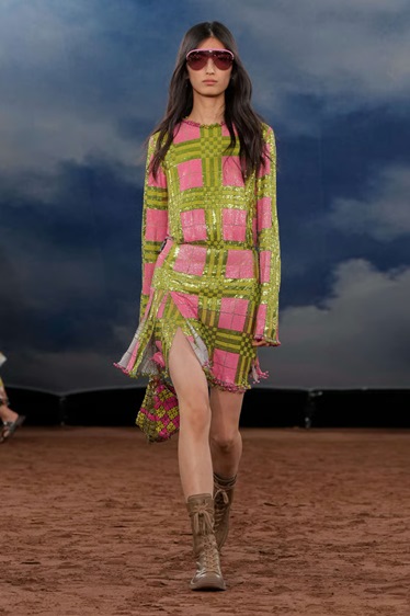 الموضة والموسيقى في مجموعة Burberry لصيف 2026