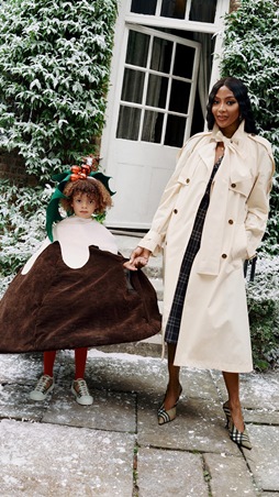 Burberry تحول ليلة الميلاد إلى عرض من الأناقة والمرح