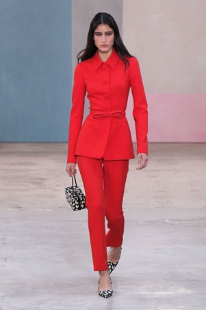 كارولينا هيريرا تحتفي بالمرأة والفن في عرض خريف وشتاء 2026