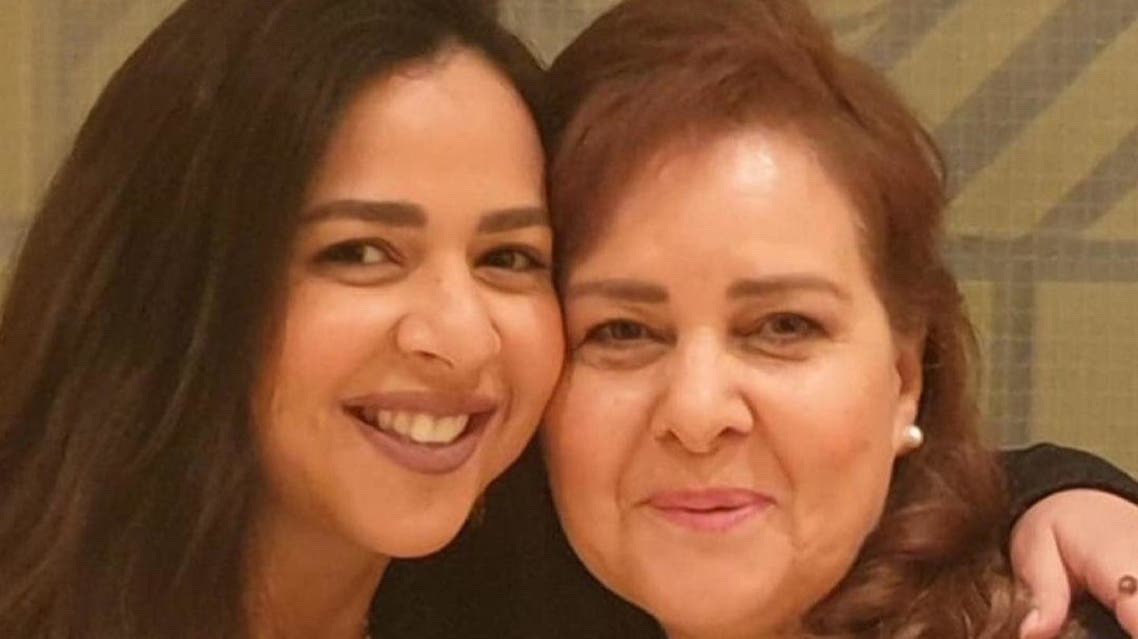 إيمي سمير غانم تنشر لأول مرة صورة لوالدتها دلال عبد العزيز مع حفيدتها كايلا