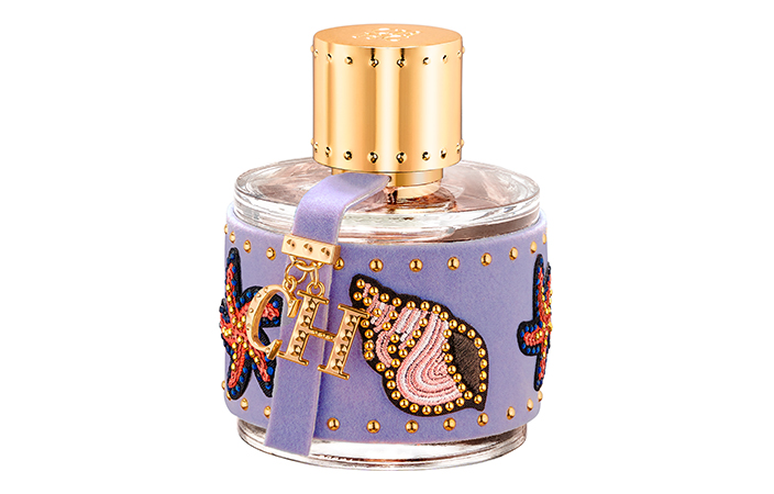 ملامح الحياة البحرية المذهلة في عطر كارولينا هيريرا الجديد