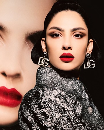 هدى المفتي تتألق بإطلالة ساحرة في حملة Dolce&Gabbana لموسم الأعياد 2025