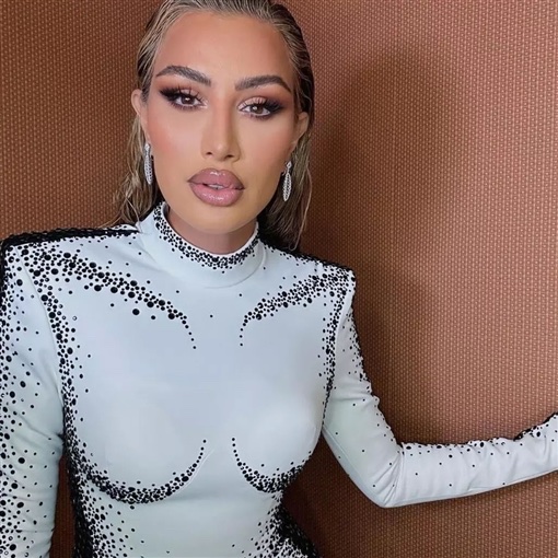مايا دياب تتبرع بأبرز فساتينها لصالح أطفال لبنان