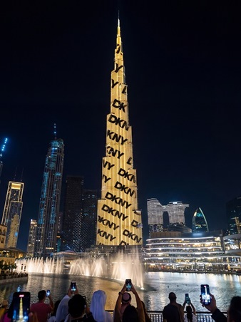 DKNY تضيء سماء دبي