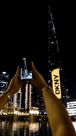 DKNY تضيء سماء دبي