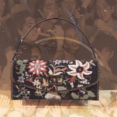 DeVain عندما تتحول الحقيبة إلى لوحة فنية رقمية