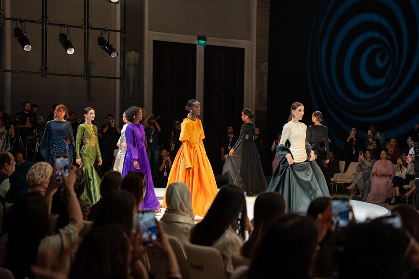 انطلاقة قوية لأسبوع أبوظبي للأزياء المحتشمة 2025 بتنوع أنيق وإبداعات الماركات العالمية