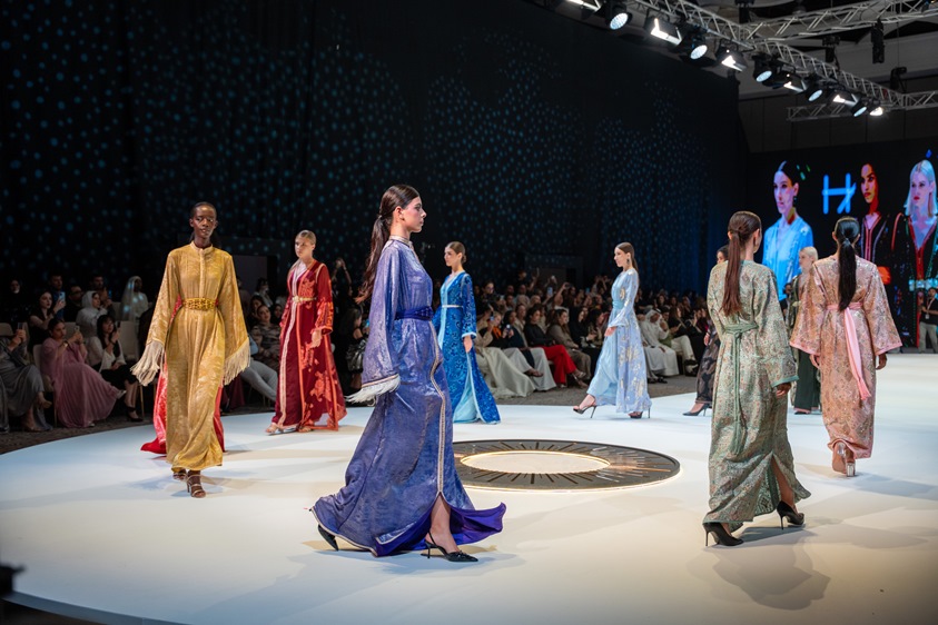 انطلاقة قوية لأسبوع أبوظبي للأزياء المحتشمة 2025 بتنوع أنيق وإبداعات الماركات العالمية