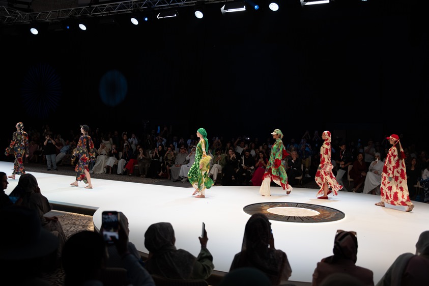 انطلاقة قوية لأسبوع أبوظبي للأزياء المحتشمة 2025 بتنوع أنيق وإبداعات الماركات العالمية