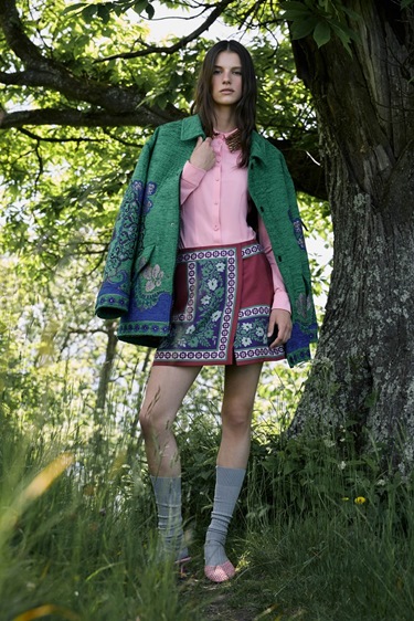 موسم 2026 بإطلالات مليئة بالسحر والحياة