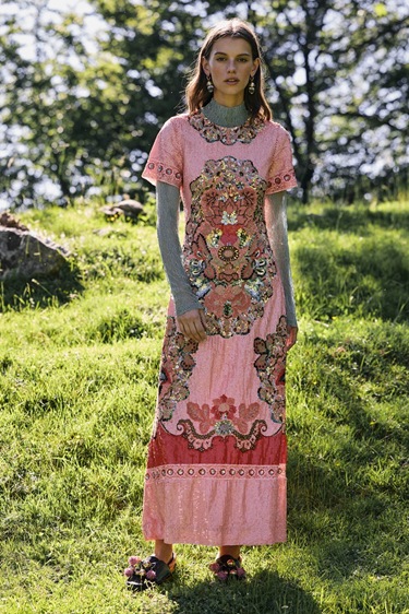 موسم 2026 بإطلالات مليئة بالسحر والحياة