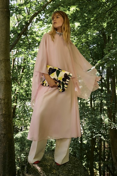 موسم 2026 بإطلالات مليئة بالسحر والحياة