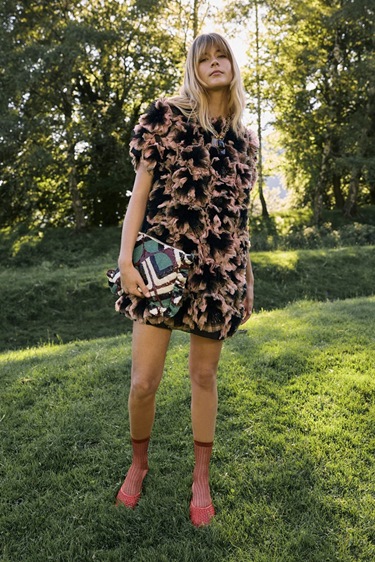 موسم 2026 بإطلالات مليئة بالسحر والحياة