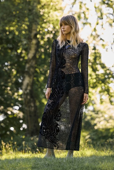 موسم 2026 بإطلالات مليئة بالسحر والحياة