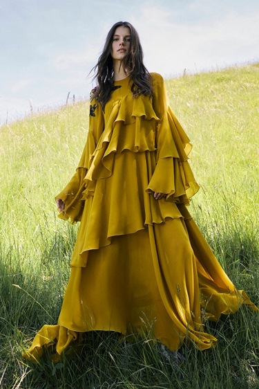 موسم 2026 بإطلالات مليئة بالسحر والحياة