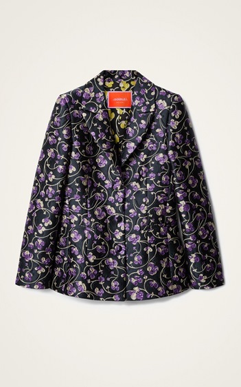 موسم 2026 بإطلالات مليئة بالسحر والحياة