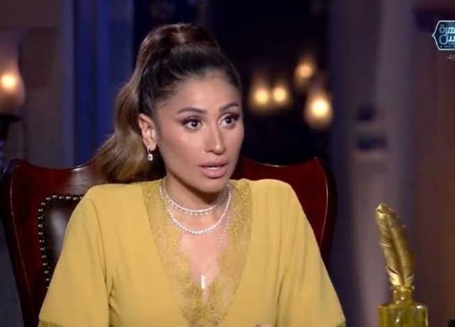 دينا الشربيني: أعيش قصة حب مع رجل لذيذ جداً