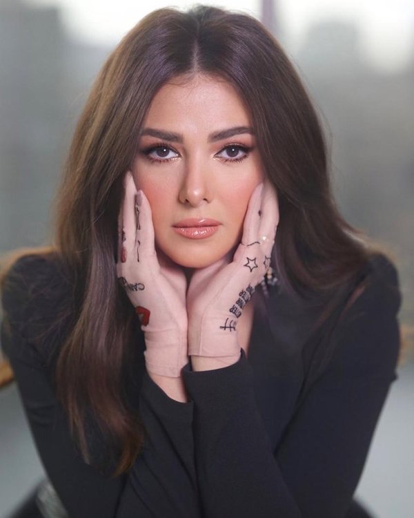 دنيا سمير غانم توجه رسالة للجمهور ودلال عبدالعزيز تظهر بفيلم 