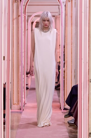 التناقضات تبرز أنوثتكِ في مجموعة Elisabetta Franchi لصيف 2026
