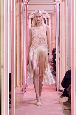 التناقضات تبرز أنوثتكِ في مجموعة Elisabetta Franchi لصيف 2026